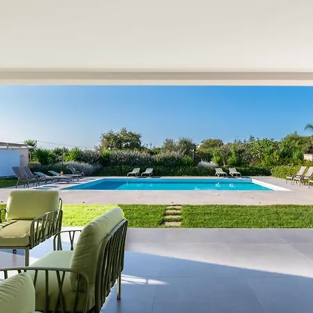 Malolu Luxury Villa *