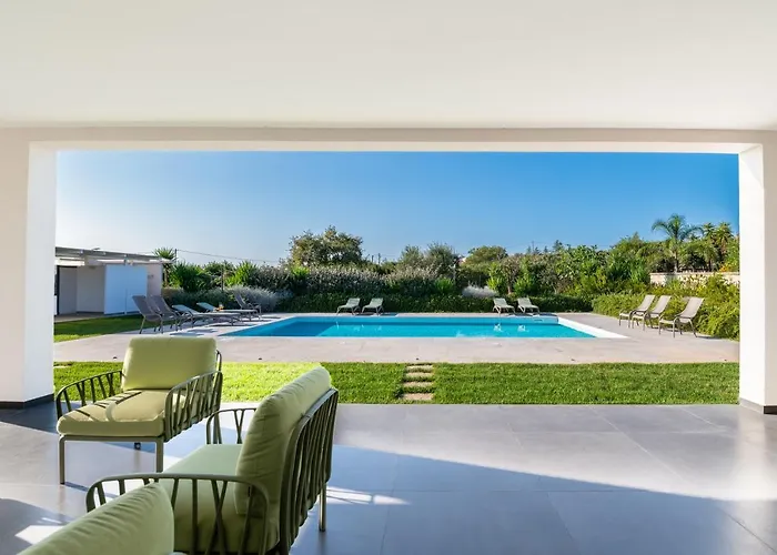 Malolu Luxury Villa *