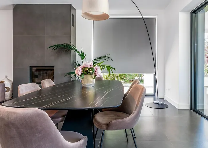 Malolu Luxury Villa *